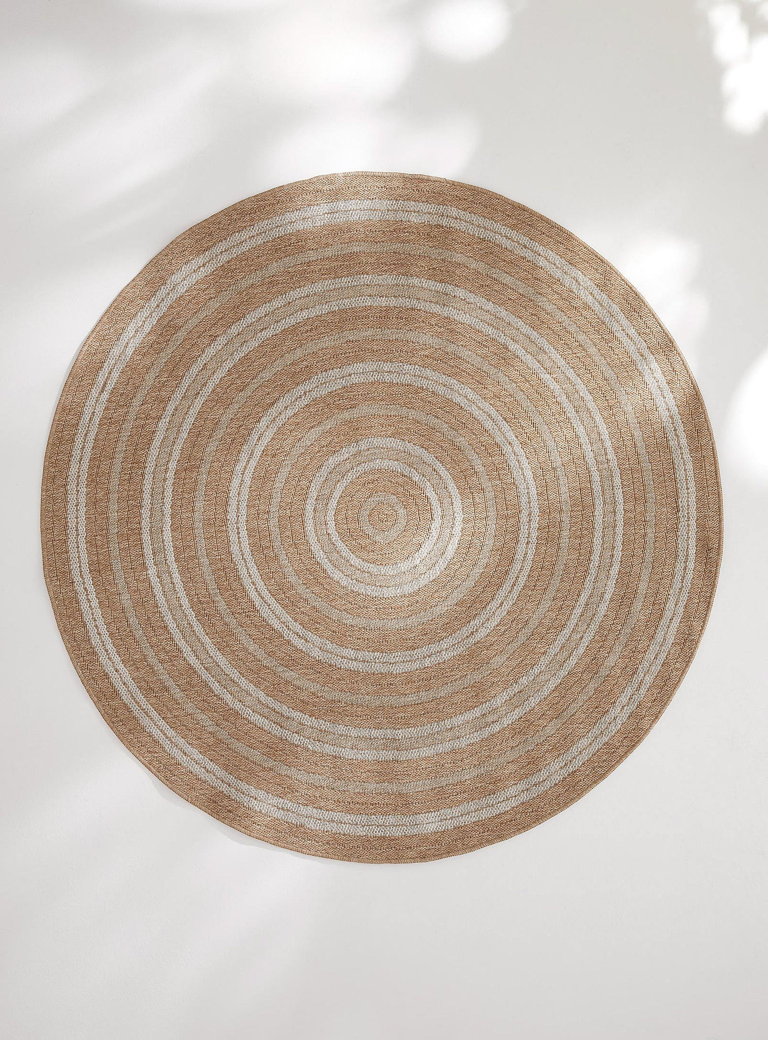 Round Stripes White Indoor-Outdoor Synthetic Jute Rug
