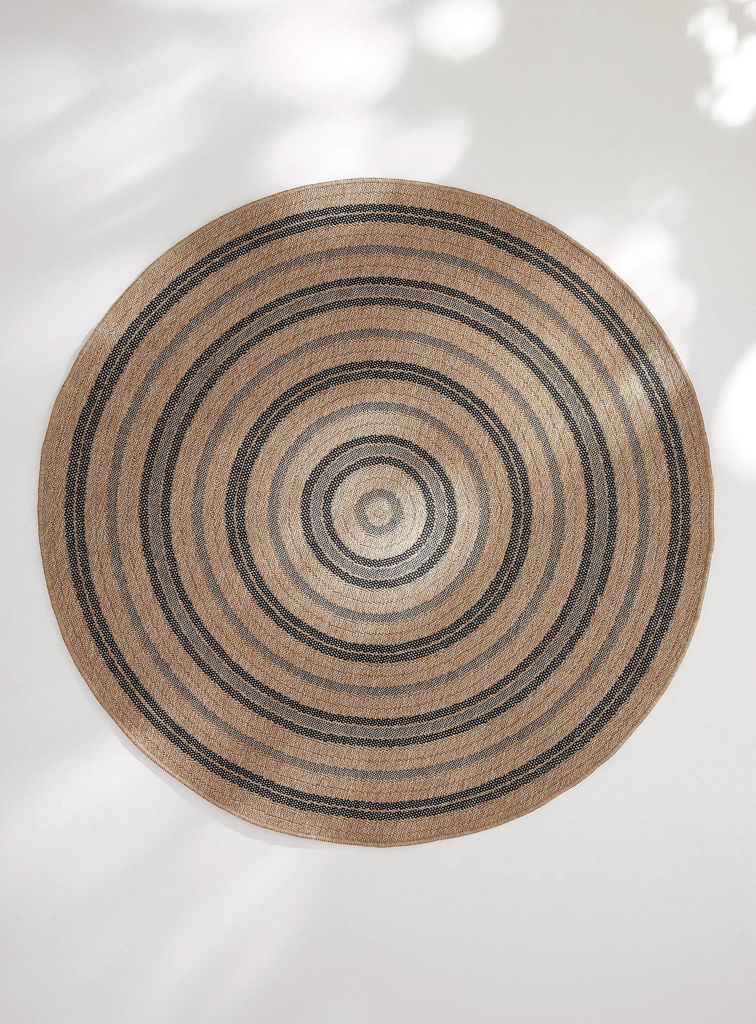 Round Stripes Black Indoor-Outdoor Synthetic Jute Rug